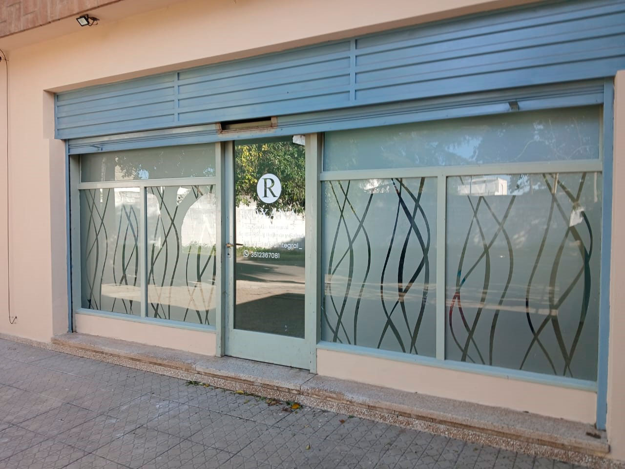 Ploteo de vidriera con vinilo esmerilado Córdoba Capital